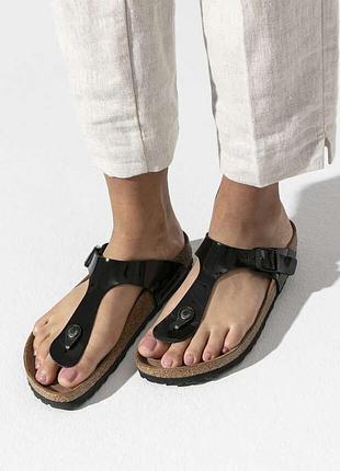Birkenstock gizeh лакові сандалії вʼєтнамки