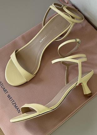 Жіночі шкіряні босоніжки stuart weitzman nudist wrap 50 пастельно жовті розмір 38.5 оригінал