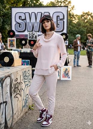 Блуза бренда " iwie",sk 8 - 10, молочного цвета, полиэстер, двухъярусная.