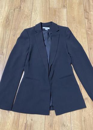 Чорний блейзер