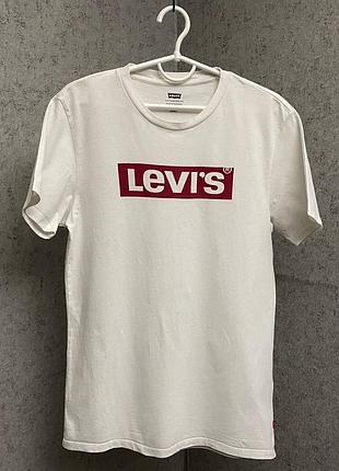 Біла футболка від бренду levi's