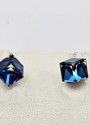 Сережки-пусеты серебряные с кристаллами swarovski 2,05 г