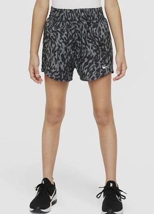Детские спортивные шорты от nike dry-fit, размер м.