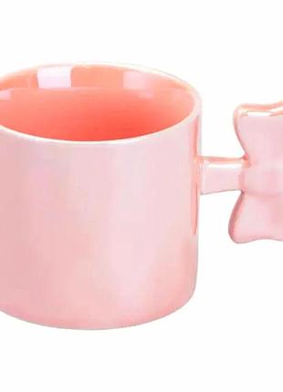 Фарфоровая чашка 350мл розовая с ручкой в виде бантика универсальная для чая и кофе
