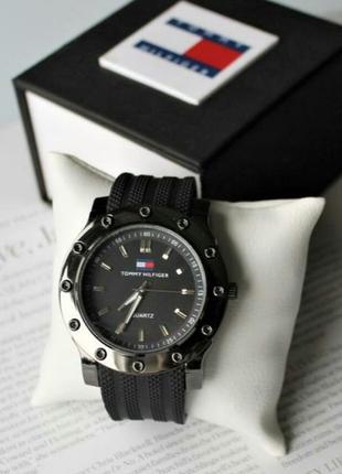 Мужские наручные часы с каучуковым браслетом в подарочной коробочке