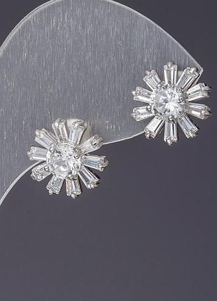 Сережки з білими кристалами біла серединка l-1,2 см