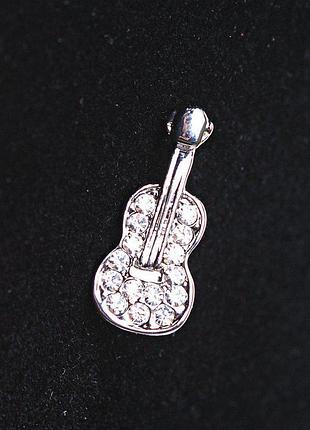 Брошь гитара маленькая, металл silver со стразами 2,5 см