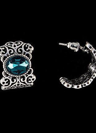Сережки-пусети напівкруглі, ажурні, з овальними кристалами "смарагд"/під срібло/20*15 мм