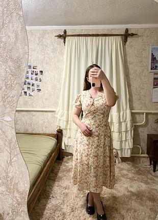 Легенька весняна сукня.