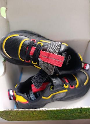 Дитячі кросівки від clarks покемони