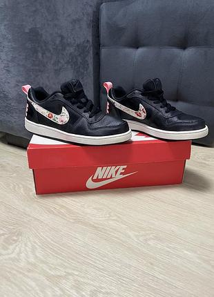 Кросівки жіночі nike