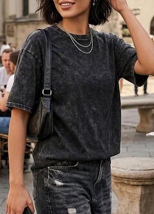 Жіноча футболка