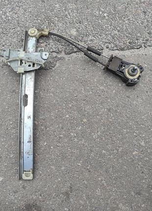 Правый передний стеклоподъёмник мазда 626 gd седан.