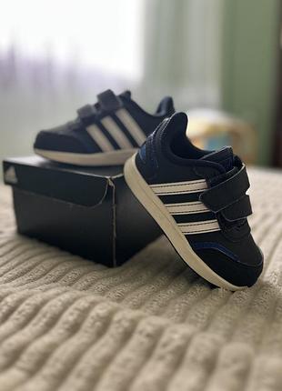 Кросівки adidas 22 розмір