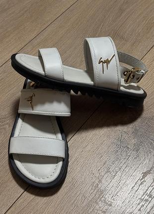 Шкіряні сандалі giuseppe zanotti 30 розмір