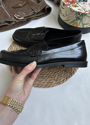 Крутые лоферы от massimo dutti лакированная кожа.