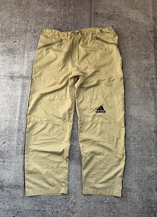 Adidas вінтажні бежеві штани m — класичний спортивний силует