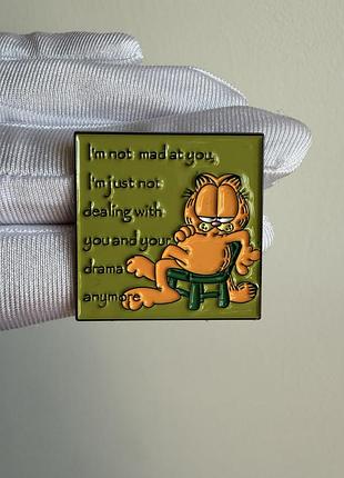 Пін значок металевий брошка гарфілд “i’m not mad at you” garfield, мультфільм гарфілд, саркастичний напис