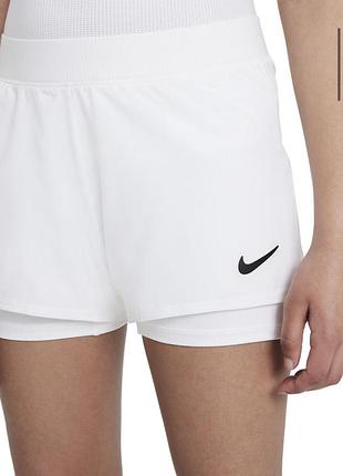 Спортивні шорти nike , в білому кольорі , розмір xs , мають ніжну дихаючу підкладку