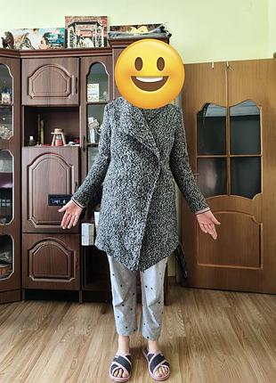 Пальто женское, девчачье.

продам пальто женское. было в использовании, но состояние хорошее. теплое. хороший состав. 51% шерсти.
размер 8/38
