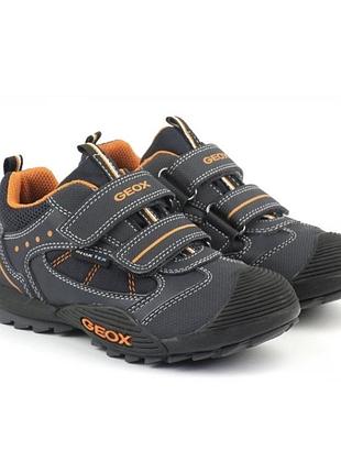 Дитячі кросівки geox
