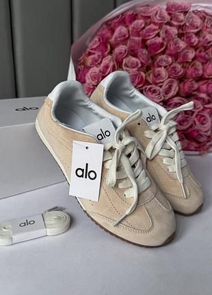 Прекрасні жіночі кросівки alo sunset sneaker beige бежеві