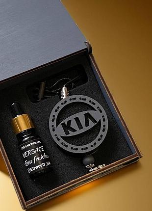 Ароматизатор в машину с логотипом kia (киа) комплект из дерева медова диня