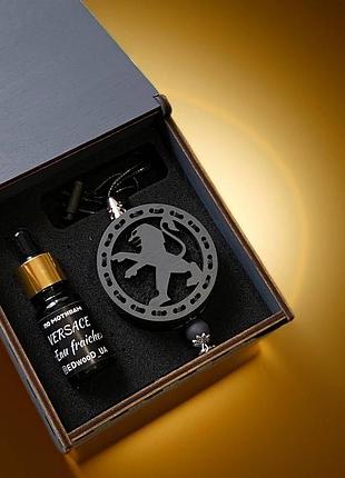 Ароматизатор в машину с логотипом комплект из дерева peugeot ( пежо ) lacoste«eau de lacoste l. 12.12 blanc»