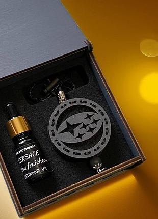 Ароматизатор в авто з логотипом subaru (субарктичні) комплект із дерева versace«eau fraiche»