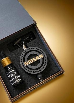 Ароматизатор в машину с логотипом nissan (ниссан ) комплект из дерева chanel«allure homme sport»