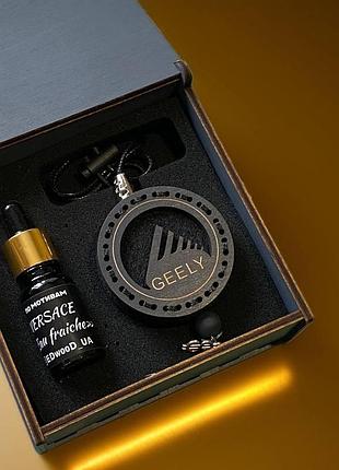 Ароматизатор в машину с логотипом geely ( джилі ) с натурального дерева dolce gabbana «dolce light bloue»