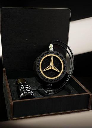 Ароматизатор в машину с логотипом mercedes -benz (мерседес) комплект из дерева chanel«allure homme sport»