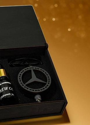 Ароматизатор в машину с логотипом mercedes -benz (мерседес) комплект из дерева clinique«happy for men »