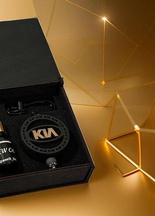 Ароматизатор в машину с логотипом kia (киа) комплект из дерева tom ford «tabacco vanille»