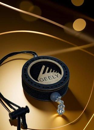 Деревяный ароматизатор с логотипом geely ( джилі ) vanilla