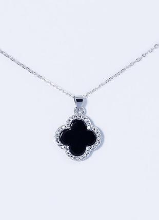 Серебряное колье с черным клевером в цирконах