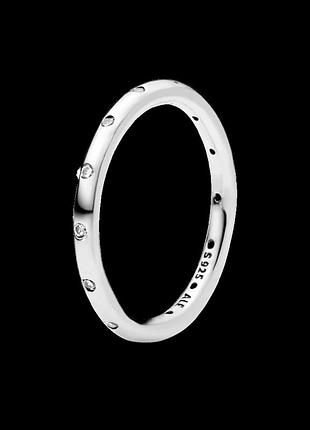 Срібне кільце pandora з сяйними камінцями 190945cz 58