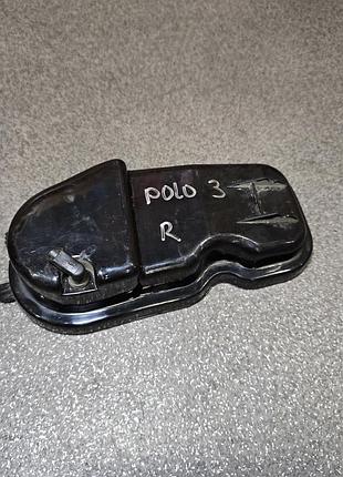 Крышка, заглушка правой передней фары volkswagen polo 3 6n, фольксваген поло 3 6n 304411139r
