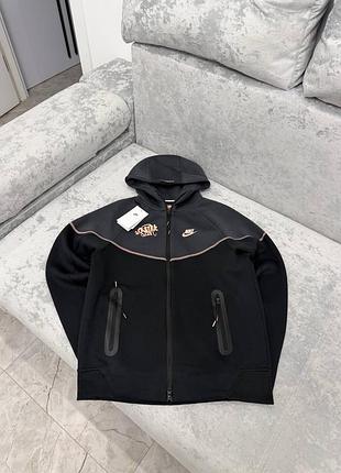 Зіпка від бренду nike tech syna world central cee