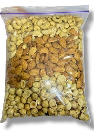 Микс орехов не жареных - фундук,миндаль,кешью 250грамм