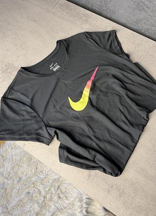 Чорна футболка nike dri-fit