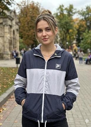 Куртка вітровка