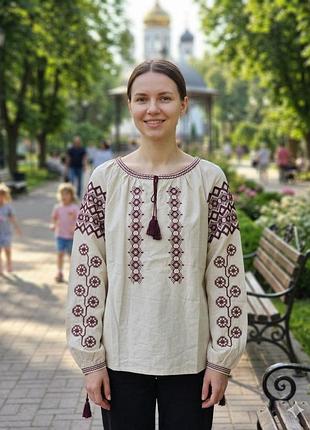 Вышиванка женская бежево-бордовая