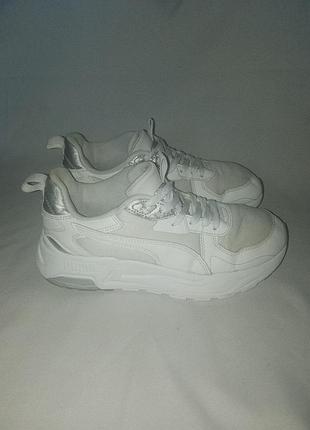 Беленькие,легкие кроссовки фирмы puma, размер указан 38,5 (стелька 24,5см).