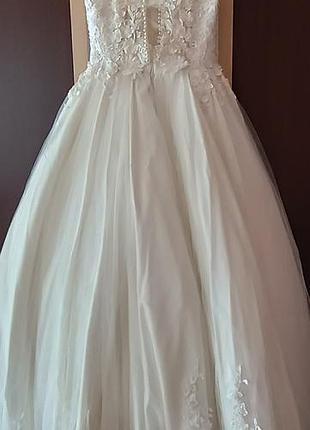 👰 продам нежное свадебное платье 🤍

✨ роскошный корсет с вышивкой.
✨ прозрачная спинка с пуговицами
📏 размер:46 
📏 рост: 165 сm
💰 цена: 5500 грн