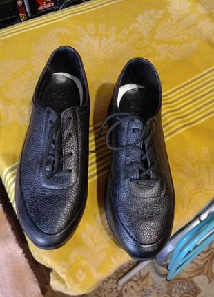 Продам женские туфли