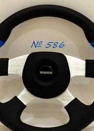 Кермо momo no 586 із синіми вставками.