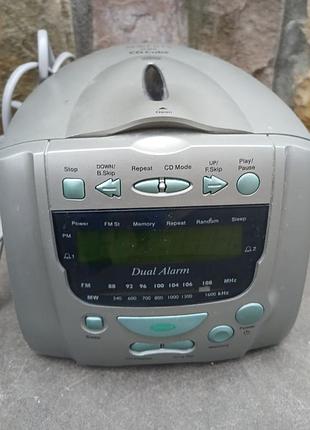 Радио плюс cd с электронными часами roberts.