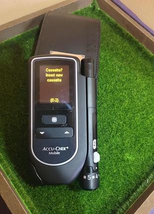Новый глюкометр accu-chek mobile (акку-чек мобайл) в полном комплекте но без кассеты.