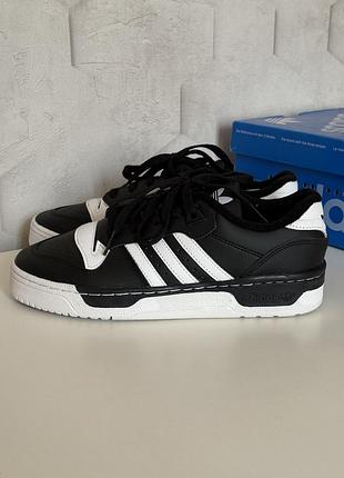 Кросівки унісекс adidas rivarly low 38.5 оригінал, нові
